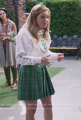 DJ’s green plaid mini skirt on Fuller House
