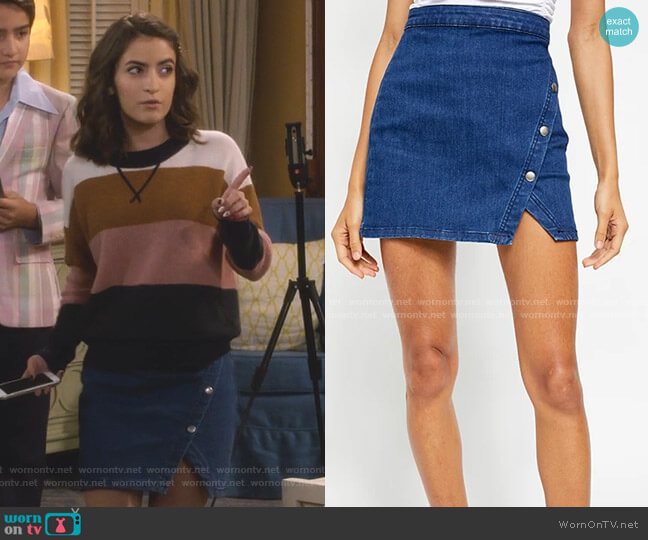Free People Notched Denim Mini Skirt worn by Ramona Gibbler (Soni Nicole Bringas) on Fuller House