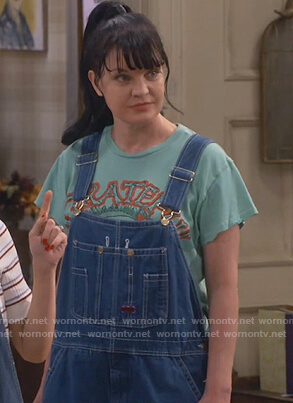 Jackie’s green Grateful Dead graphic tee on Broke