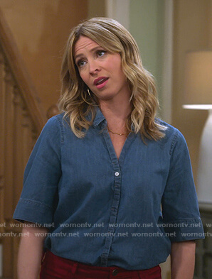 Jennifer’s blue elbow sleeve chambray shirt on Alexa & Katie