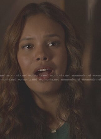 Jessica’s pendant necklace on 13 Reasons Why