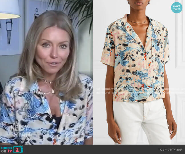 Re/Done Printed Hawaiian Shirt worn by Kelly Ripa on Live with Kelly and Mark