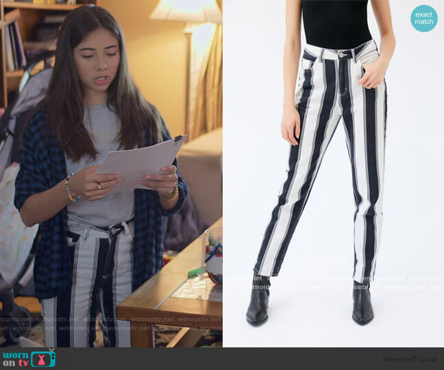 BDG High-Waisted Mom Jean – Black + White Stripe worn by Dawn Schafer (Xochitl Gomez) on The Baby-Sitters Club