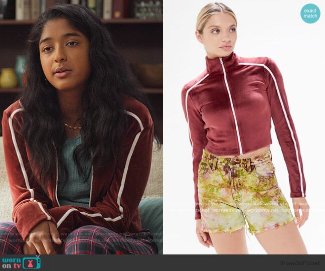 Urban Outfitters Jerri Velour Zip-Up Cropped Jacket worn by Devi Vishwakumar (Maitreyi Ramakrishnan) on Never Have I Ever