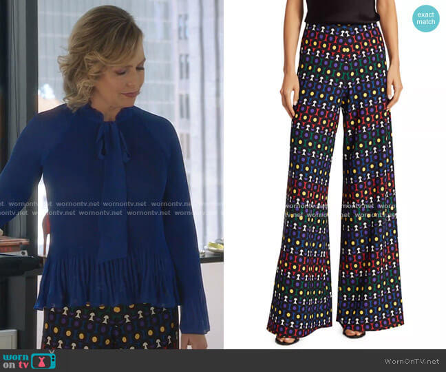 Alice + Olivia Athena Printed Wide-Leg Pants worn by Jacqueline (Melora Hardin) on The Bold Type