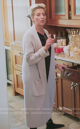 Dorinda’s ivory open cardigan on The Real Housewives of New York City