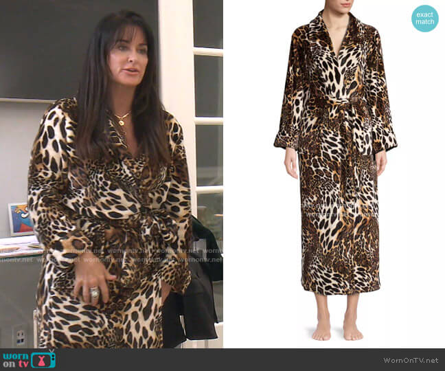 Natori Chestnut Leopard Print Plush Robe worn by Kyle Richards on The Real Housewives of Beverly Hills