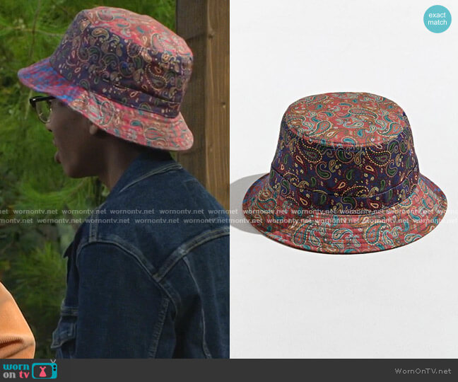 Urban Outfitters Bandana Print Bucket Hat worn by Noah Lambert (Israel Johnson) on Bunkd