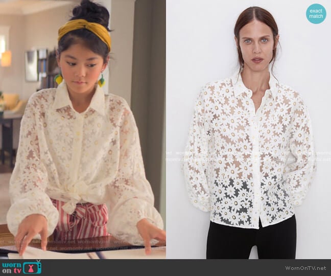 Zara Daisy Shirt worn by Claudia Kishi (Momona Tamada) on The Baby-Sitters Club