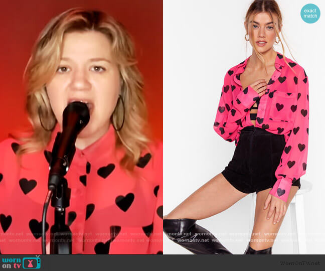 Nasty Gal Key to My Heart Shirt worn by Kelly Clarkson on The Kelly Clarkson Show