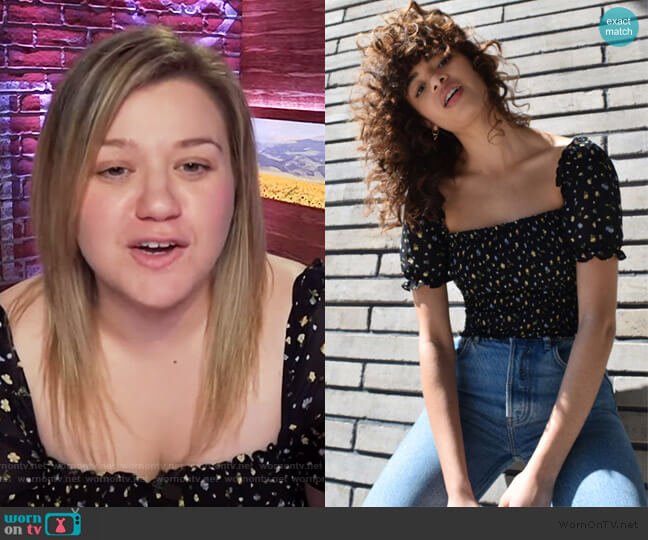 Reformation Jess Top worn by Kelly Clarkson on The Kelly Clarkson Show