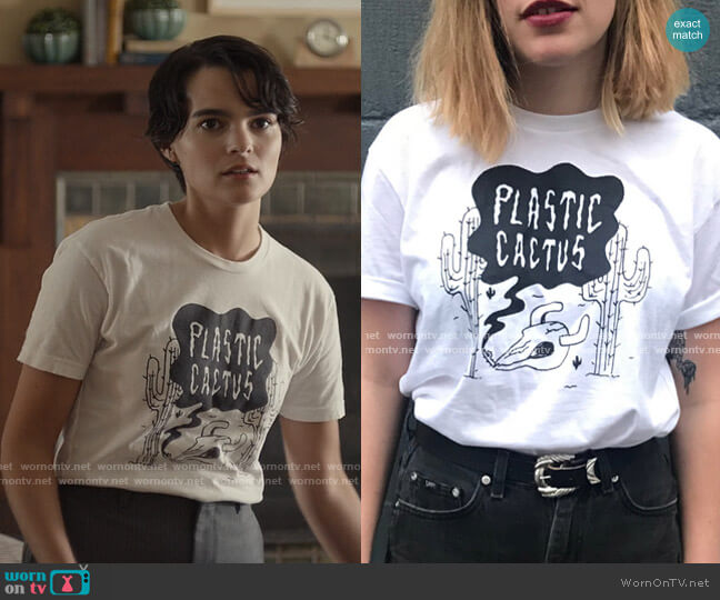 Plastic Cactus Plastic Cactus T-Shirt worn by Elodie Davis (Brianna Hildebrand) on Trinkets