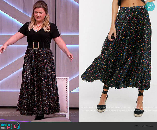 ASOS Satin Pleated Midi Skirt worn by Kelly Clarkson on The Kelly Clarkson Show