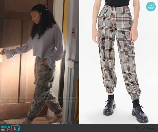 Urban Outfitters Checkered Cargo Jogger Pant worn by Julie (Madison Reyes) on Julie and the Phantoms