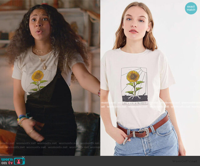 Urban Outfitters Sunflower Print Tee worn by Julie (Madison Reyes) on Julie and the Phantoms