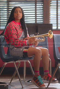 Flynn’s pink leopard print sweater on Julie and the Phantoms