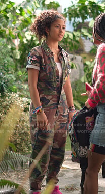 Julie’s camo short sleeve jumpsuit on Julie and the Phantoms