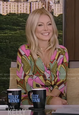 Kelly’s geometric print dress on Live with Kelly and Ryan