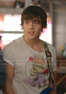 Luke’s white skull print tee on Julie and the Phantoms