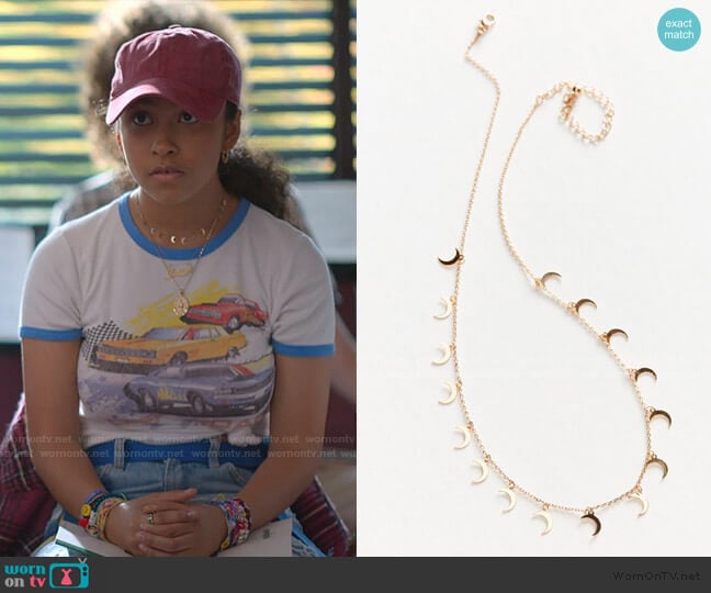 Urban Outfitters Lucky Charm Necklace in Gold Moon worn by Julie (Madison Reyes) on Julie and the Phantoms