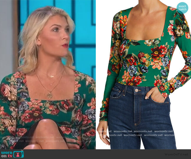 Alice + Olivia Delaina Floral Crop Top worn by Amanda Kloots on The Talk