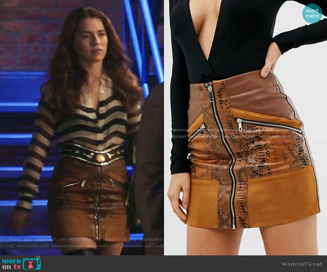 River Island Faux Leather Zip Through Mini Skirt in Tan Snake Print worn by Ginger Sweet (Melia Kreiling) on Filthy Rich