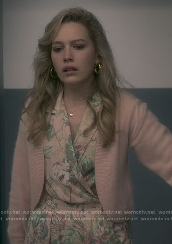 Dani’s pink floral jumpsuit and sweater on The Haunting of Bly Manor
