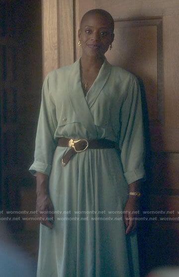 Hannah’s mint green linen dress on The Haunting of Bly Manor