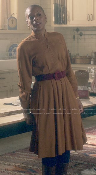 Hannah’s mustard yellow shirtdress on The Haunting of Bly Manor