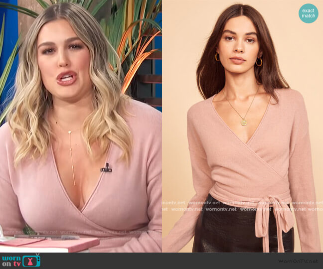 Reformation Relaxed Cashmere Wrap worn by Carissa Loethen Culiner on E! News