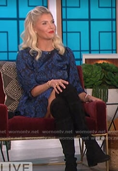 Amanda’s blue floral dress on The Talk