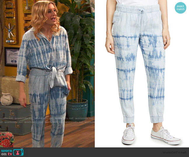 Bella Dahl Pocket Joggers worn by Chelsea Grayson (Anneliese van der Pol) on Ravens Home