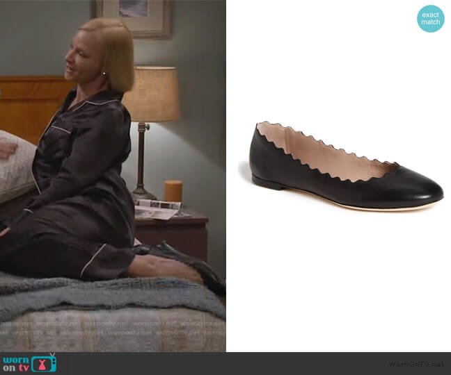 Chloe Lauren Scalloped Ballet Flat worn by Jill Kendall (Jaime Pressly) on Mom