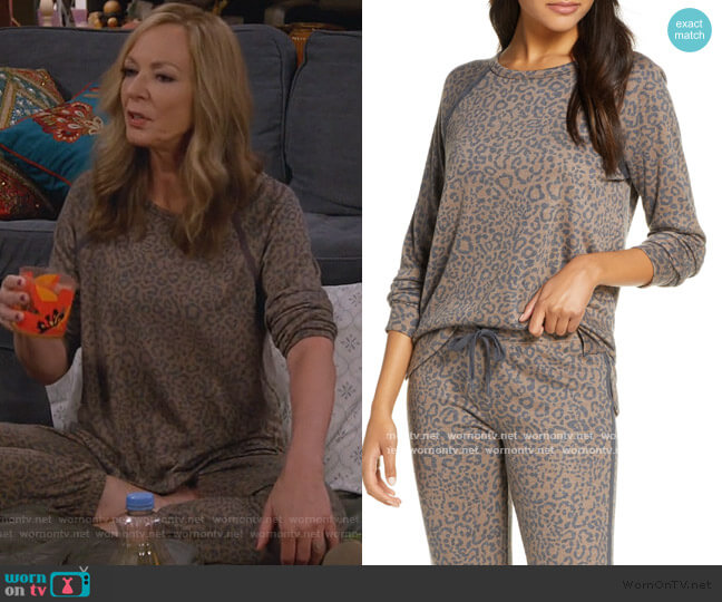 PJ Salvage Leo Sport Pajama Top worn by Bonnie Plunkett (Allison Janney) on Mom