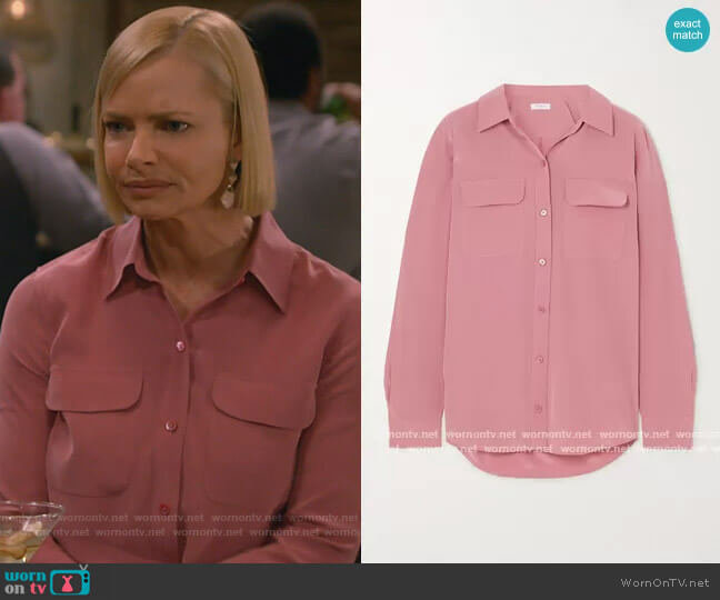 Equipment Slim Signature washed-silk shirt worn by Jill Kendall (Jaime Pressly) on Mom