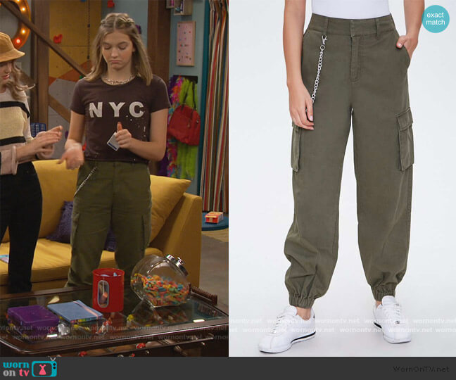 Forever 21 Londyn Curb Chain Cargo Pants worn by Presley (Jayden Bartels) on Side Hustle