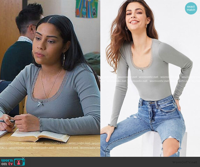 Forever 21 Lace Trim Tee worn by Daisy (Haskiri Velazquez) on Saved By The Bell