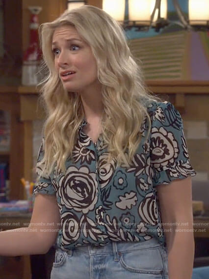 Gemma’s green floral top on The Neighborhood