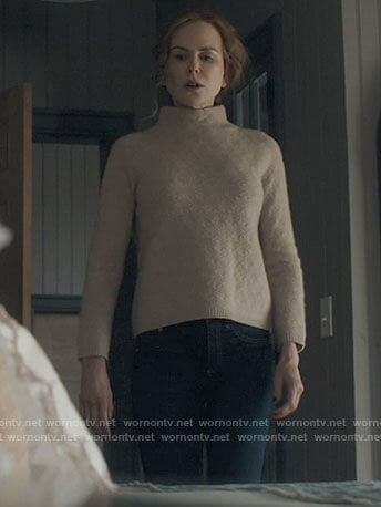Grace’s beige textured funnel neck sweater on The Undoing