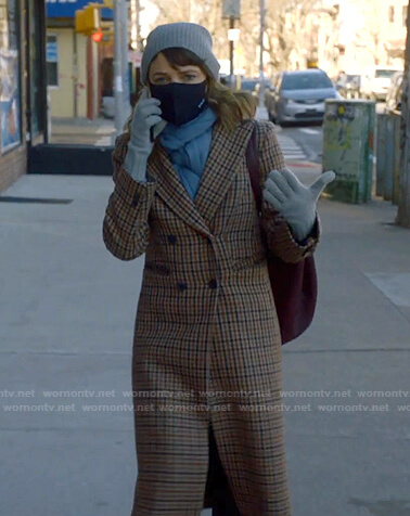Taylor’s beige checked coat on Bull