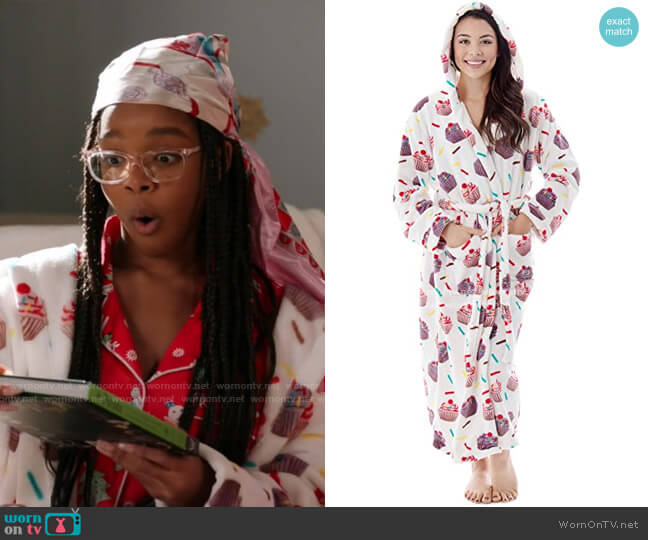 Livingston Teen Printed Flannel Fleece Bathrobe worn by Diane Johnson (Marsai Martin) on Black-ish