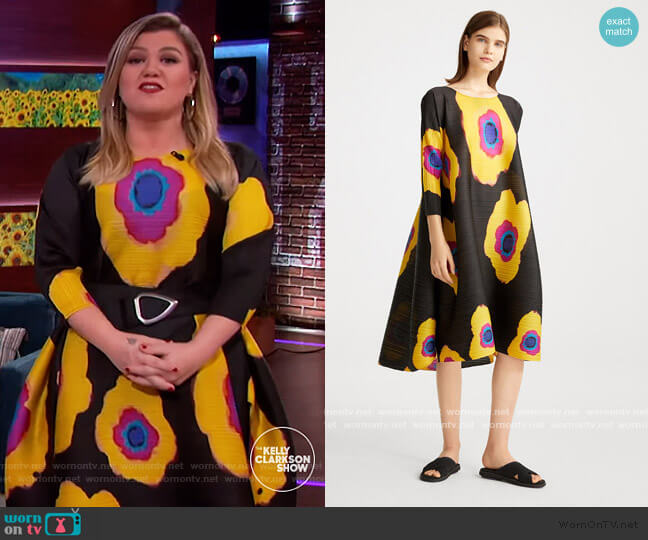 Pleats Please Issey Miyake Bloom Dress worn by Kelly Clarkson on The Kelly Clarkson Show