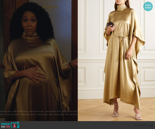 Taller Marmo Odeon metallic silk-blend satin kaftan worn by Lola Carmichael (Simone Missick) on All Rise