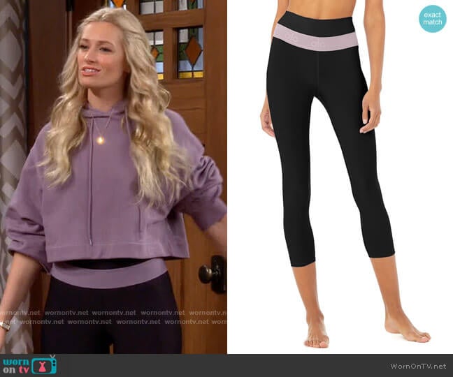 Alo High Waist Capri Fitness Leggings in Black / Lavender Smoke worn by Gemma (Beth Behrs) on The Neighborhood