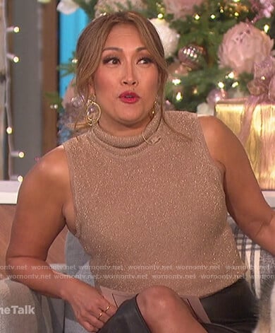 Carrie’s metallic sleeveless turtleneck top on The Talk