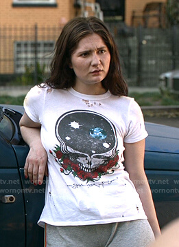 Debbie’s white skull print distressed tee on Shameless