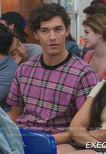 Jamie’s pink plaid tee on Saved By The Bell