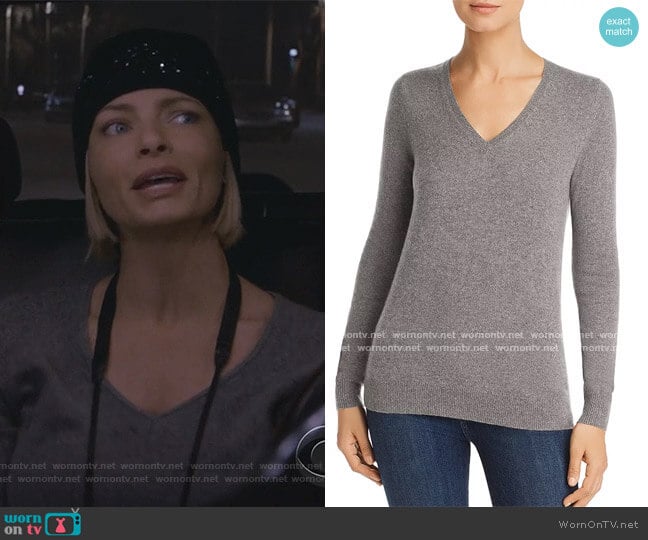 C by Bloomingdales V-Neck Cashmere Sweater worn by Jill Kendall (Jaime Pressly) on Mom
