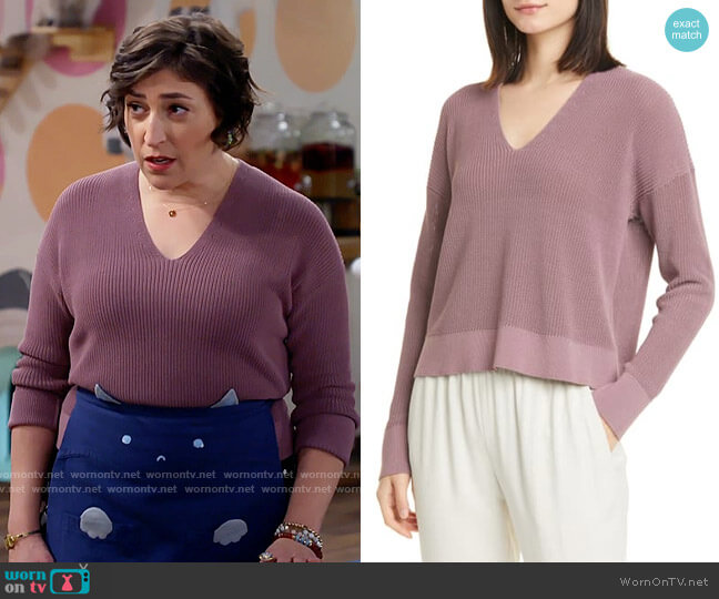 Eileen Fisher Boxy V-Neck Pullover worn by Kat Silver (Mayim Bialik) on Call Me Kat