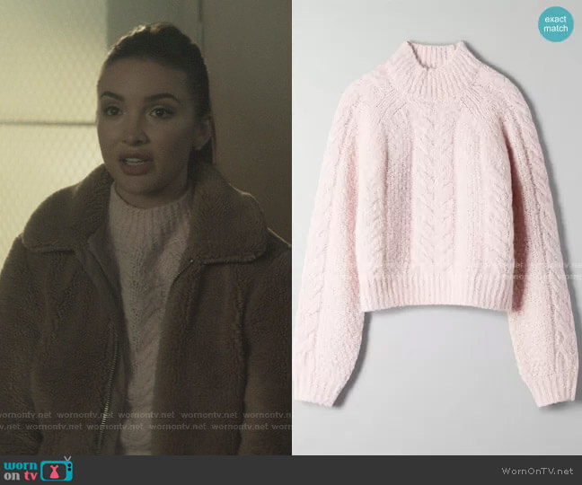 Sunday Best Melly Sweater worn by Bess (Maddison Jaizani) on Nancy Drew